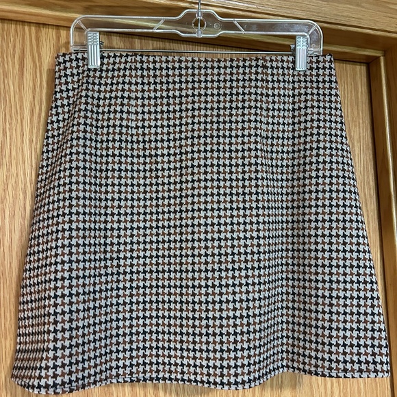 Checkered Print Mini Skirt - Size M **New With Tags** - Picture 3 of 4